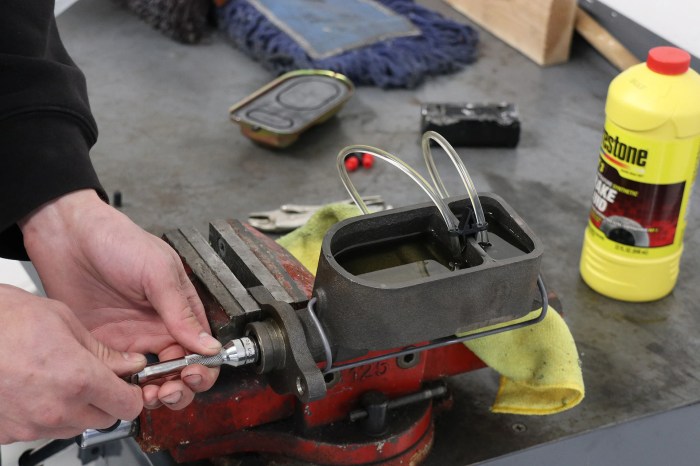 Find out how to Bleed Clutch Grasp Cylinder Your Information