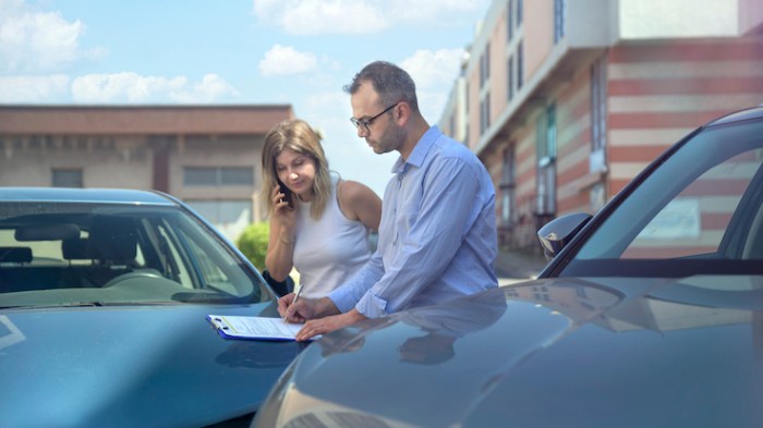 How to buy cars from insurance companies direct