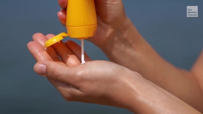 How to get sunscreen out of eyes