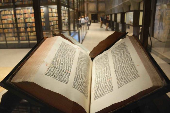 How many websites are dedicated to the bible