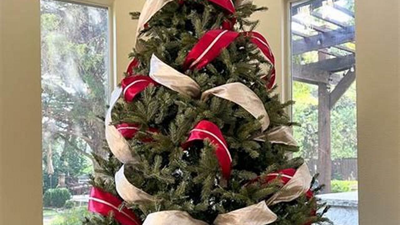 A Comprehensive Guide to Ribboning Your Christmas Tree: Step-by-Step Instructions