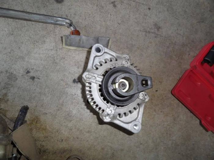 How to remove alternator pulley