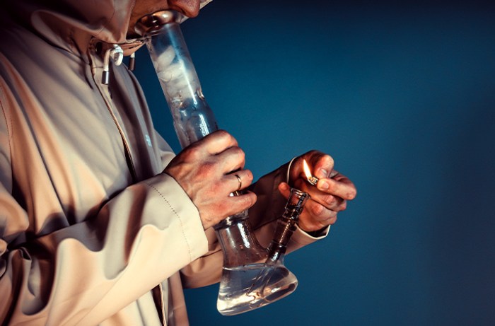 How to clean smoking pipe