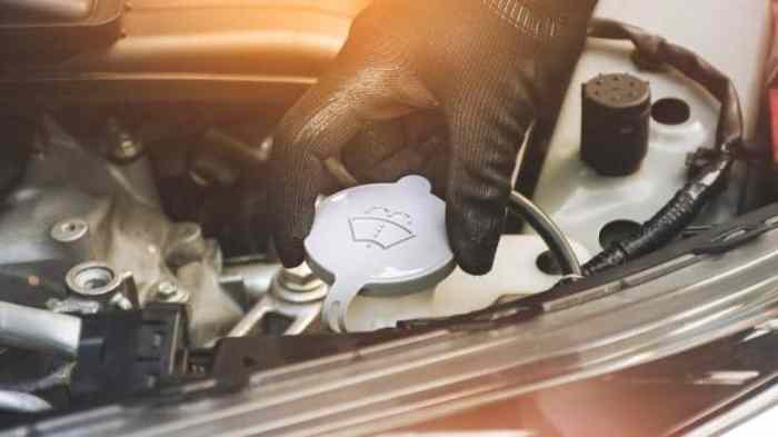 How to drain windshield washer fluid
