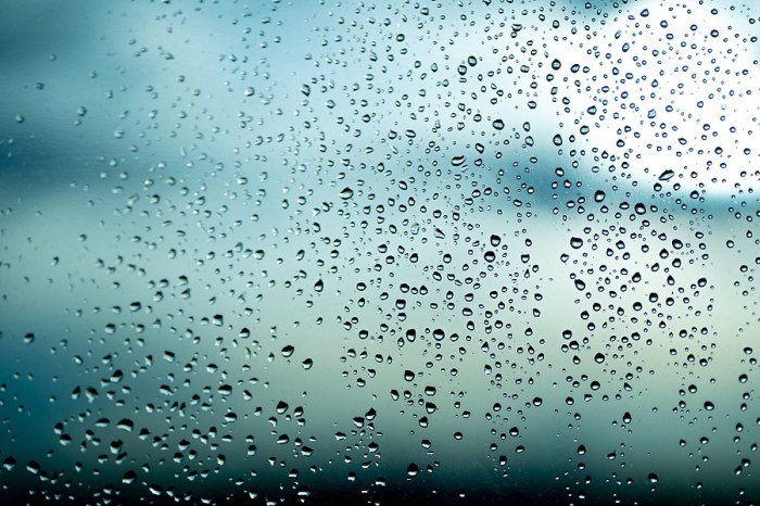 How to remove water spots from car windows