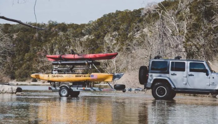 The right way to Transport a Kayak With out a Roof Rack  Professional Information