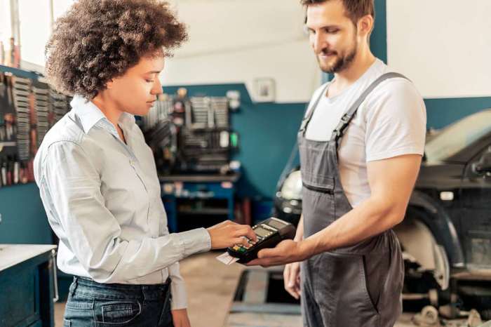 Does car insurance pay for repairs