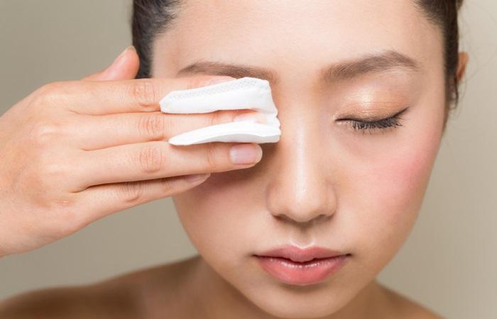 Methods to Get Eyelash Glue Off Garments A Sticky State of affairs