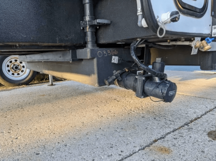 How to clean rv black tank