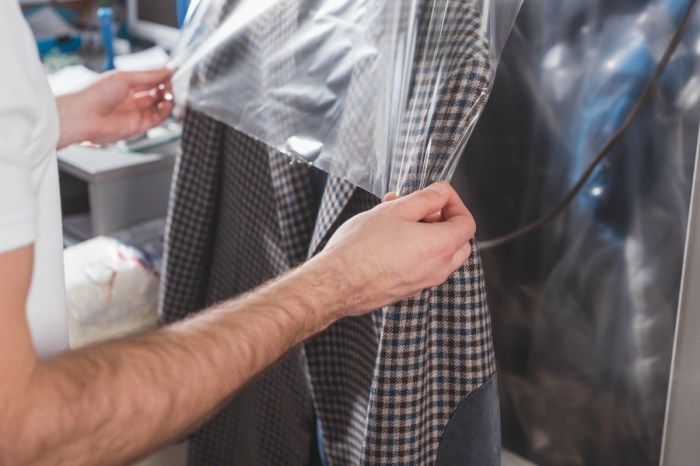 How much does it cost to dry clean a coat