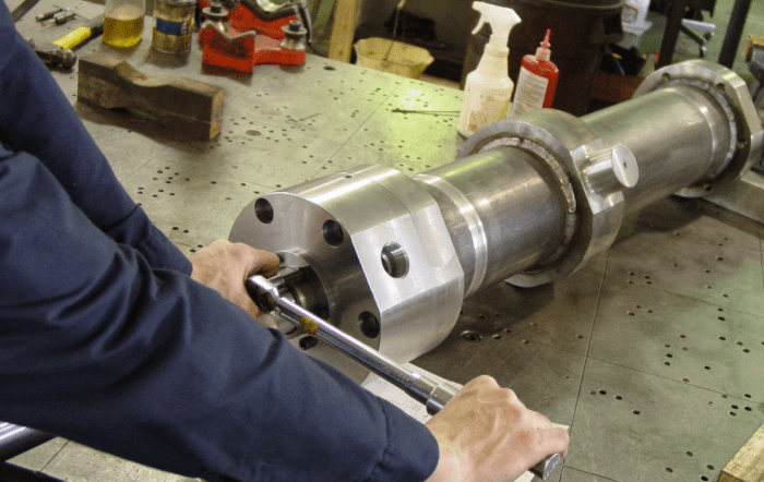 How to rebuild a hydraulic cylinder
