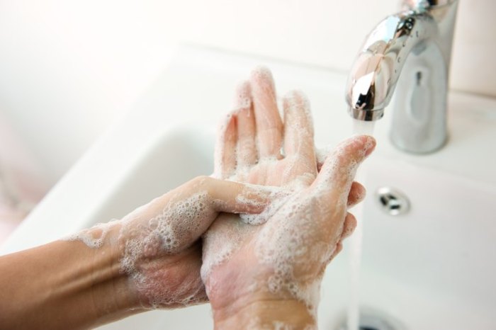 How to get gas smell off your hands