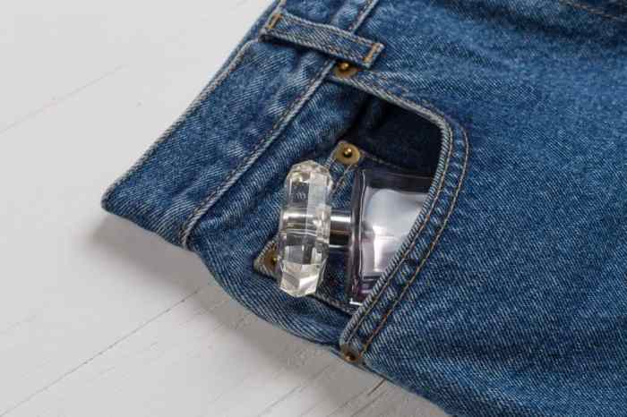 How to get rid of perfume smell on clothes