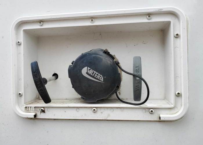 How to clean rv black water tank