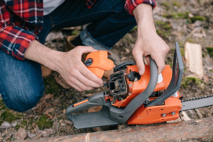 How to tune chainsaw carb