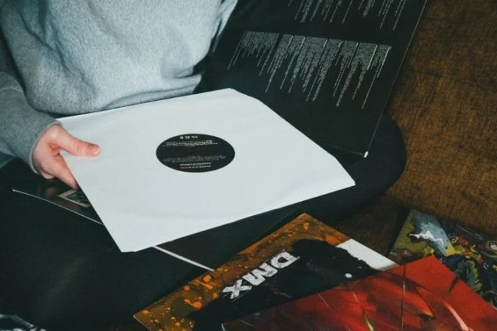 How to reinforce an opening in durable vinyl