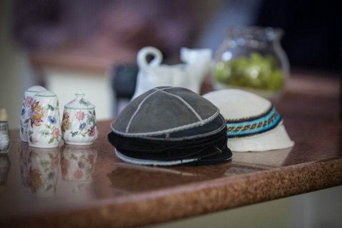 Navigating Bat Mitzvah Present Quantities